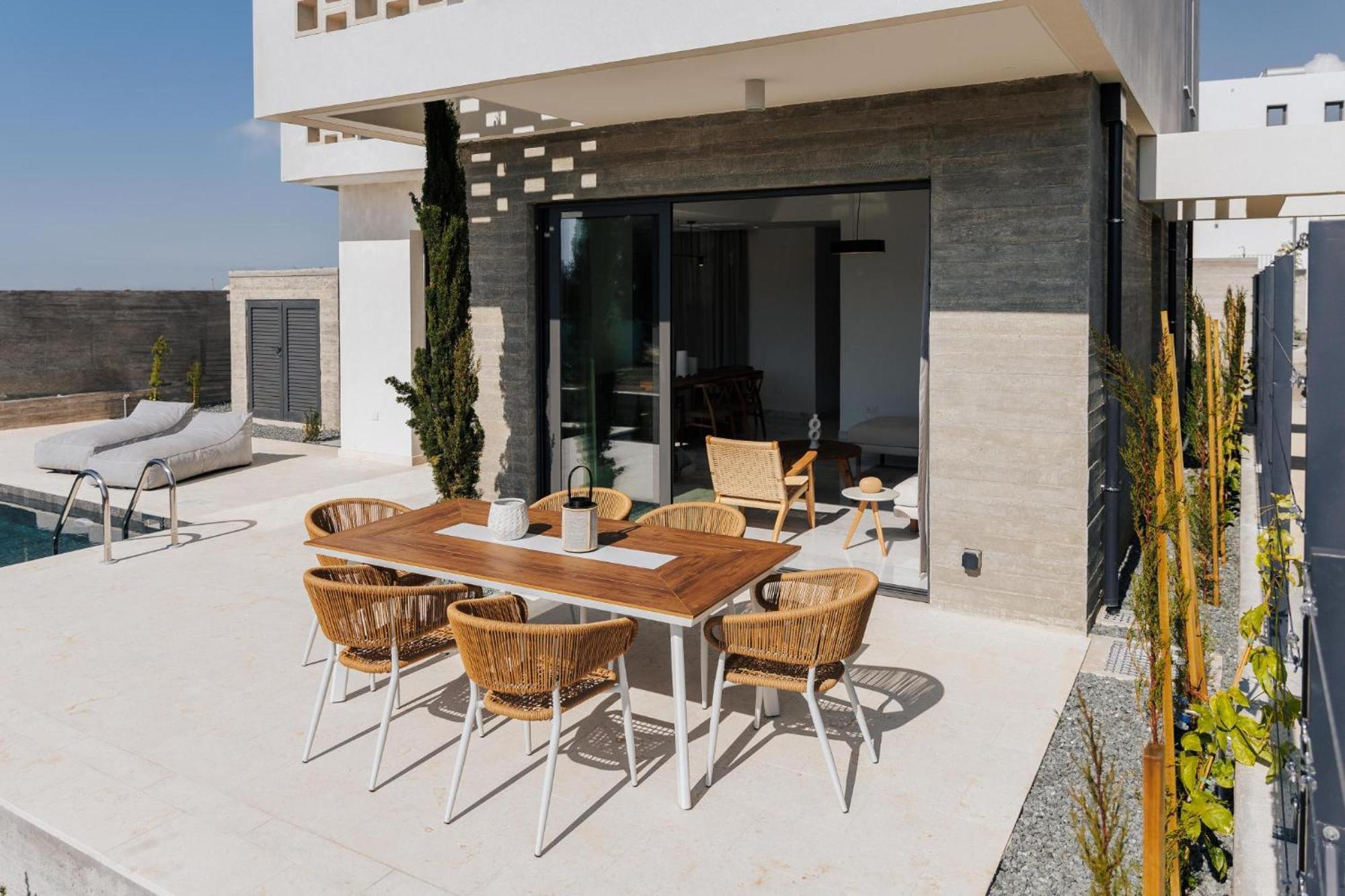 Oasis 6 Villa Klorakas